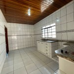 Casa com 03 dormitórios.