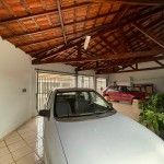 Ampla residência, muito bem conservada.