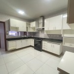 Apartamento com móveis planejados.