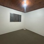 Casa com 02 dormitórios.