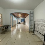 Residência de esquina no centro da cidade!