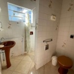 Ampla residência, localizada no Centro!