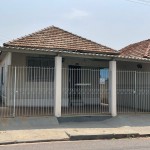 Casa de madeira com excelente localização!