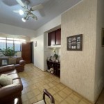 Ampla residência, localizada no Centro!