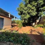 Casa com amplo terreno em Lutécia, SP.