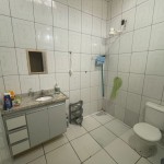 Casa com pequeno comércio.