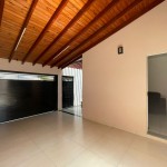 Casa muito bem conservada.
