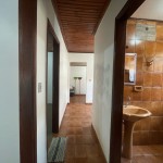 Casa com 02 dormitórios.