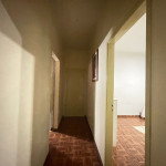 Residência ampla e bem conservada.