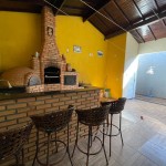 Casa com área gourmet.