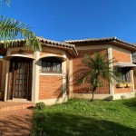 Residência com 04 suítes.