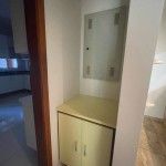 Apartamento com móveis planejados.