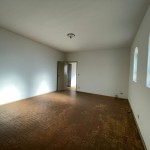 Residência com amplo terreno.