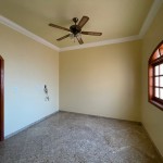 Residência com 04 suítes.