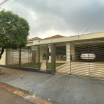 Residência ampla e bem conservada.