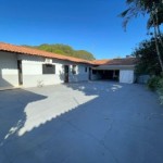 Ampla residência, localizada no Centro!