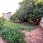 Residência com amplo terreno.