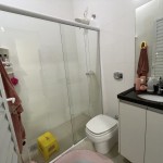 Lindo sobrado, centro.