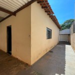 Casa com 03 dormitórios.