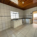 Casa com 03 dormitórios.