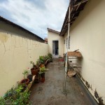 Casa com 03 dorm. e edícula.