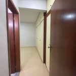 Apartamento com móveis planejados.