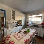 Casa com 02 dormitórios.