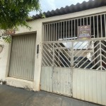 Casa com pequeno comércio.
