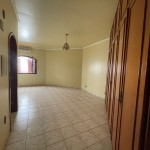 Residência com 04 suítes.