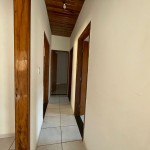 Casa com 03 dormitórios.