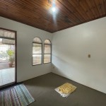 Casa com 02 dormitórios.