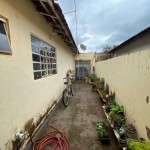 Casa com 03 dorm. e edícula.