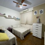 Ampla residência, localizada no Centro!