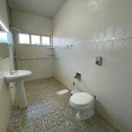 Ampla residência no centro da cidade.