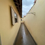 Casa com 03 dorm. e edícula.