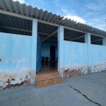 Casa com 02 dormitórios.