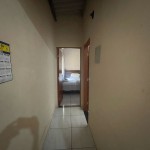 Casa com pequeno comércio.