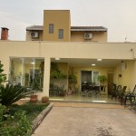 Lindo sobrado, centro.