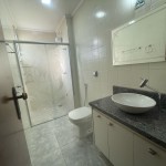 Apartamento com móveis planejados.
