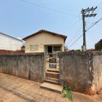Casa de esquina, localizada na Av. Sete de Setembro