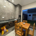 Residência novíssima e muito bem construída.