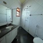 Residência com 04 suítes.