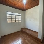 Casa com 02 dormitórios.