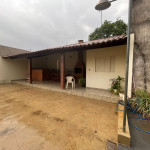 Residência ampla e bem conservada.