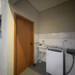Residência novíssima e muito bem construída.