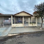 Casa com 03 dorm. e edícula.