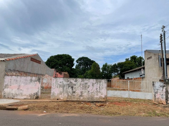 Terreno localizado no Centro.