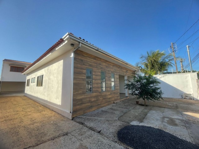 ACEITA FINANCIAMENTO! Casa com sobrado nos fundos