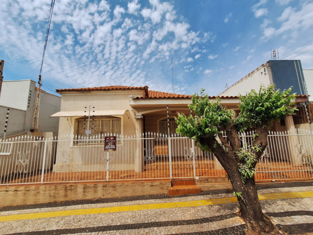Residência localizada no Centro da Cidade!