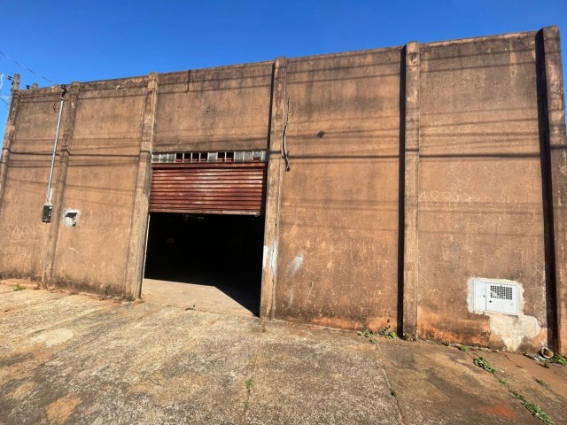 Barracão medindo 113,65m², Jd Tênis Clube.